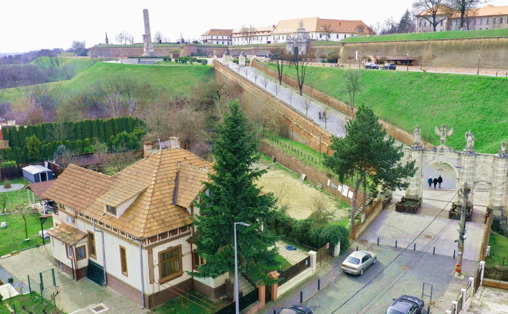 La Poarta Cetatii Alba Iulia Exterior foto